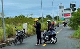 Nhà đầu tư bất động sản: “Mấy tháng nay, tôi sống bằng tiền cầm sổ đỏ”