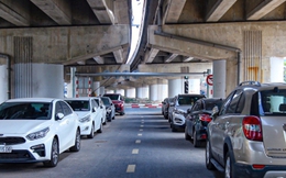 Hà Nội: Cầu vòm 65 tỷ đồng dành cho xe máy biến thành bãi đỗ ô tô, nơi đổ rác
