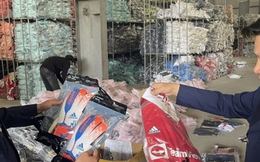 Hà Nội: Phát hiện kho chứa 30.000 bộ quần áo adidas, Nike giá 55.000 đồng/bộ