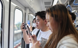 Clip, ảnh: Những hành khách đầu tiên được trải nghiệm trên tàu Metro số 1 TP.HCM