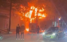 Cháy 4 căn nhà tạm và 1 cửa hàng sửa xe máy bị sập ở Hà Nội