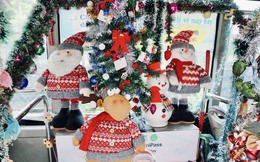 Một chuyến xe buýt ngập tràn Giáng Sinh ở TP.HCM: Bác tài tự bỏ tiền trang trí, đặt quà tặng hành khách