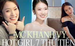 MC Khánh Vy sau 6 năm nổi tiếng với màn "bắn" 7 thứ tiếng: Học vấn đỉnh cao, ngày càng xinh và dẫn toàn chương trình nổi tiếng!