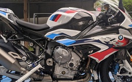 Siêu mô tô BMW M 1000 RR giá 1,6 tỷ đồng về Việt Nam: Cánh gió carbon hầm hố, lô đầu 6 chiếc đã có chủ