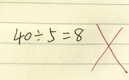 Bài toán Tiểu học 40 : 5 = 8 bị cô giáo gạch sai, người mẹ "nổi đóa" đến chất vấn thì nhận về lời giải thích gây ngỡ ngàng