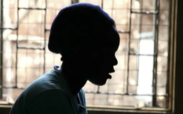 Người phụ nữ đầu tiên chữa khỏi HIV: Khe cửa sinh sau hàng lớp những cánh cửa tử