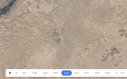 Từ độ cao 705km, vệ tinh chụp hình ảnh hàng triệu tấm pin năng lượng mặt trời phủ một góc sa mạc