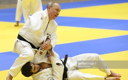 Tước luôn đai đen Taekwondo của Tổng thống Putin