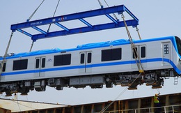 Cận cảnh 2 đoàn tàu metro số 1 tới cảng Khánh Hội, TP HCM