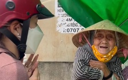 12 người con nhưng không ai bên cạnh, cụ bà 86 tuổi trải bạt bán rau kiếm sống qua ngày