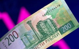 Rúp Nga quay lại mức thấp kỷ lục, cổ phiếu tài chính ngân hàng từ Mỹ tới châu Âu tiếp tục lao dốc