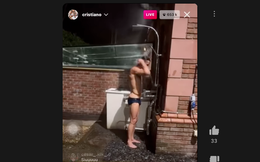 (Clip) Cristiano Ronaldo livestream cảnh tắm thu hút gần 700 nghìn người xem