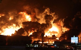 Chùm ảnh: Kho dầu của Ả rập Xê út hóa thành "biển lửa" sau khi bị Houthis tấn công, nỗi ám ảnh trở lại