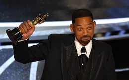 Will Smith bật khóc nhận tượng vàng Oscar, xin lỗi vì đánh đồng nghiệp: "Tình yêu khiến bạn làm điều điên rồ"