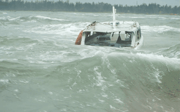 Dự báo sóng biển cao 2,5m rất nguy hiểm, vì sao ca nô gặp thảm nạn vẫn được xuất bến?