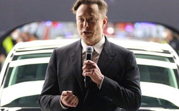 ‘Bậc thầy xoay chuyển tình thế’ Elon Musk: Dùng chính mạng xã hội ông gọi là thiếu “tự do ngôn luận” để cứu công ty khỏi những bàn thua trông thấy