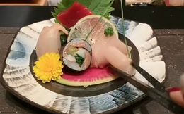 Cô gái đi ăn đồ Nhật, nhìn hóa đơn xong dân tình bình luận “phí VAT và dịch vụ đủ để ăn no" trong khi đồ ăn là quá ít?