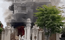 Vụ cháy lâu đài trăm tỷ ở Quảng Ninh: 50 cán bộ, chiến sỹ dập lửa