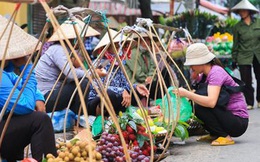 Hà Nội sắp lắp máy bán hàng tự động có trái cây tươi để thay thế hàng rong hè phố