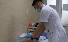 Chỉ tê hai chân, người phụ nữ Nam Định 'bỗng chốc' vừa mù vừa liệt vì căn bệnh nguy hiểm