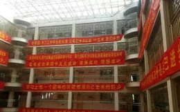 Trường học Trung Quốc lắp đặt khung rào kín kẽ như "nhà tù" để... ngăn chặn ý định "kết thúc cuộc đời" của học sinh