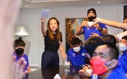 Thất vọng vì thua U23 Việt Nam, NHM Thái khuyên Madam Pang ngừng ném tiền vào bóng đá