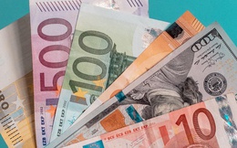 USD chạm đáy 1 tháng, euro và vàng tăng mạnh