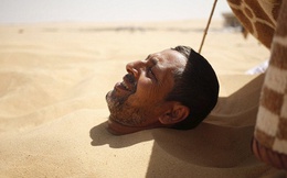 Bỏ tiền triệu để được tắm cát trần bỏng rát giữa sa mạc Sahara: Trải nghiệm cực hot vì 1 lý do không ngờ