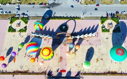 Mãn nhãn màn biểu diễn khinh khí cầu đặc sắc ở phố biển Cửa Lò
