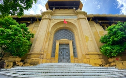 Trường đại học trăm tuổi, có hội trường đẹp như cung điện ở Hà Nội
