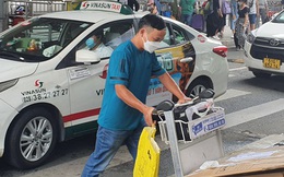 Xe công nghệ ngưng 'leo lầu' đón khách ở nhà xe sân bay Tân Sơn Nhất