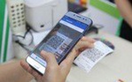 Uống trà đá quét mã QR