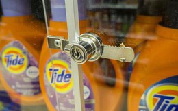 Mỹ: Tình trạng ăn cắp vặt diễn ra triền miên, kem đánh răng, bột giặt nay cũng phải khoá trong tủ kính