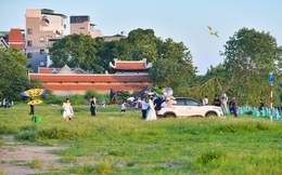 Hà Nội: Người dân bị dây diều cứa cổ nhưng bãi cỏ trống cạnh phủ Tây Hồ vẫn đông người đến thả diều
