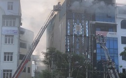 Đang cháy lớn tại quán karaoke 6 tầng, huy động nhiều xe cứu thương và xe thang