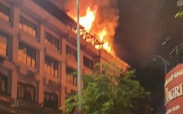 TP.HCM: Cháy lớn kèm tiếng nổ trên sân thượng tòa nhà Seaprodex
