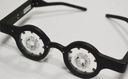 Người Nhật làm kính chữa cận thị giá 5.700 USD