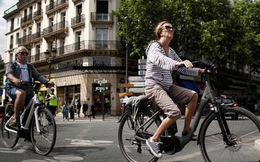 Người Pháp được tặng gần 100 triệu khi đổi xe xăng dầu sang xe đạp điện