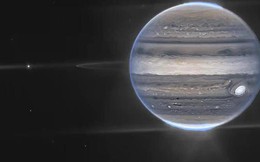 James Webb chụp bão cực quang bạch kim đủ sức nuốt Trái Đất