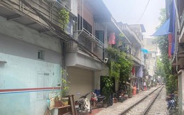 Hà Nội dẹp bỏ cà phê ven đường tàu ở phường Điện Biên