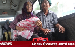 Hàng nghìn người dân ven biển Quảng Nam khăn gói sơ tán để tránh siêu bão Noru