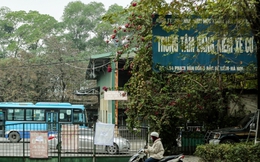 Cảnh ‘cửa đóng then cài’ của các trung tâm đăng kiểm ở Hà Nội