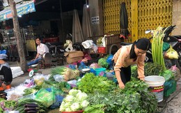 Mùng 2 Tết đi chợ, giật mình với giá rau xanh