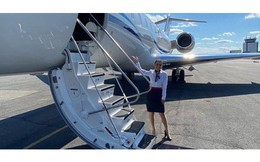 Nghề làm tiếp viên hàng không cho giới siêu giàu: Thu nhập lớn nhưng áp lực 'trên trời'
