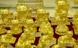 Người dân Hà Nội đổ xô đi mua vàng trước ngày Vía Thần Tài
