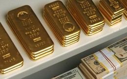 Giá vàng, USD trụ vững trên 'đỉnh'