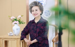 Cụ bà 76 tuổi làm mẫu ảnh đình đám trên Taobao, chuyên nghiệp không kém người mẫu trẻ, còn tự học piano và chỉnh ảnh tại nhà