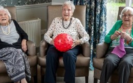 3 cụ bà hơn 100 tuổi tiết lộ bí quyết sống lâu: Giữ một món đồ chơi bên mình