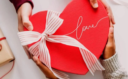 Chợ online tất bật ngày Valentine: Chỉ cần lướt Shopee hay Facebook là mua được quà tặng người yêu, vừa tiện lợi vừa có... mã giảm giá