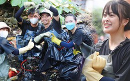 Gặp nhóm bạn trẻ ngâm mình trong kênh rạch để dọn sạch rác: “Tụi em muốn làm điều ý nghĩa cho Sài Gòn”